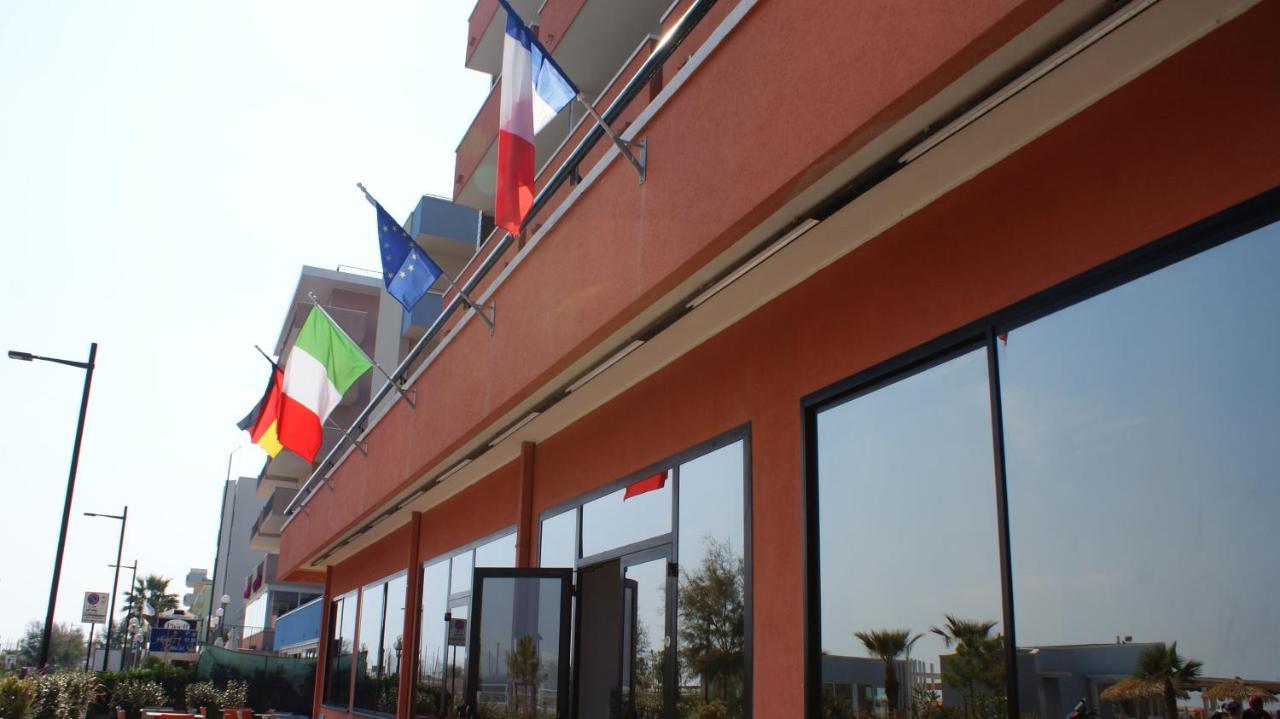 Hotel Palazzo Caveja Rimini Esterno foto