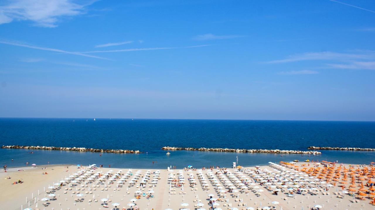 Hotel Palazzo Caveja Rimini Esterno foto