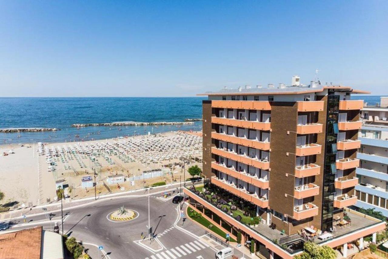 Hotel Palazzo Caveja Rimini Esterno foto