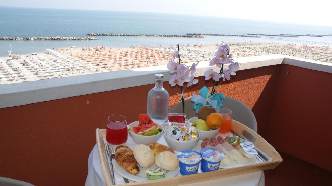 Hotel Palazzo Caveja Rimini Esterno foto